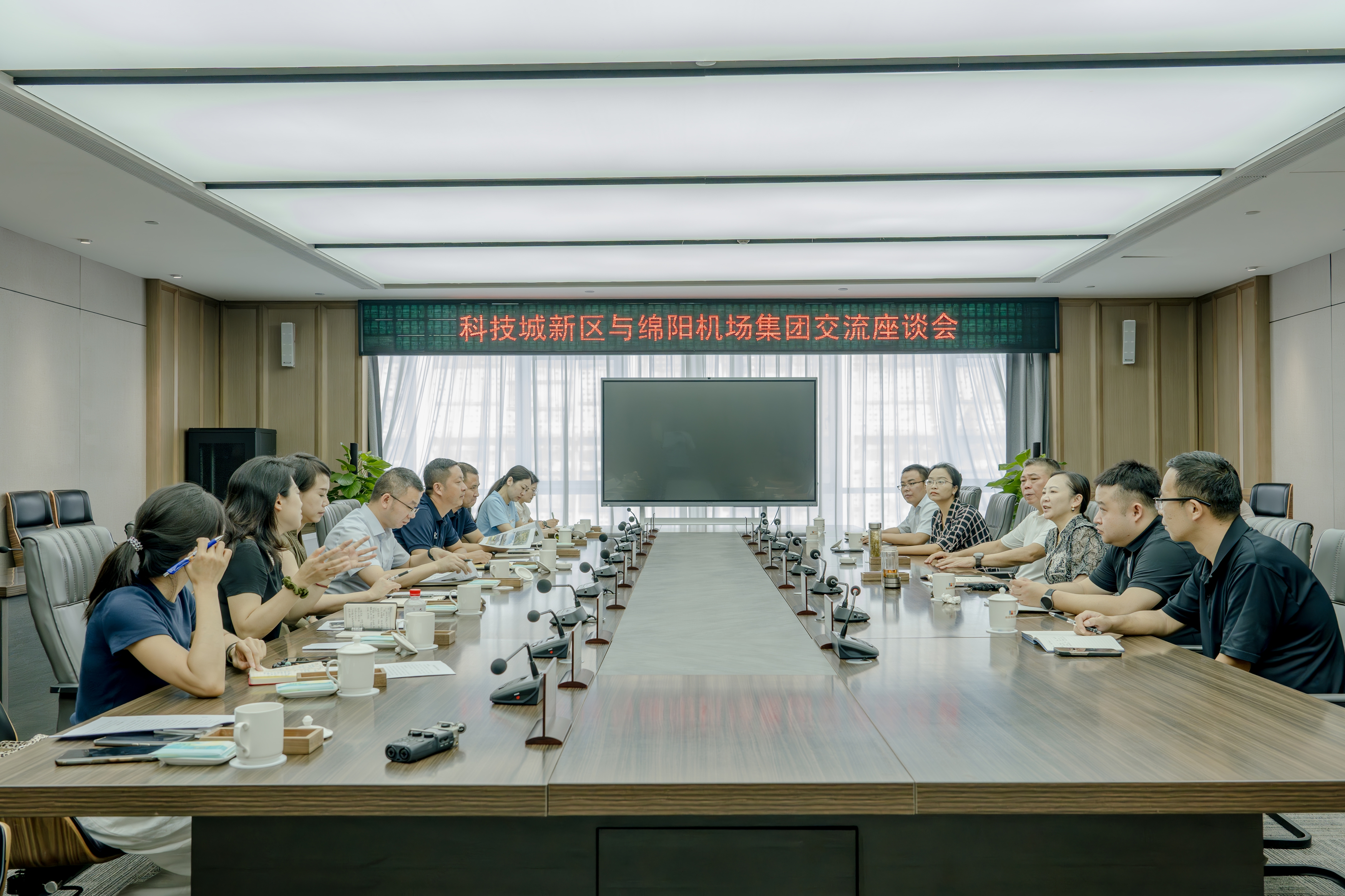落地綿陽，不僅3小時直達(dá)九寨，還能觀賞大熊貓  ——綿陽機場與中國大熊貓中心綿陽基地共商合作